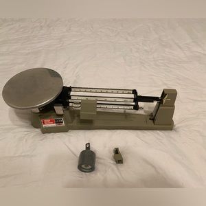 OHAUS 2610 G Triple Bean Balance Scale